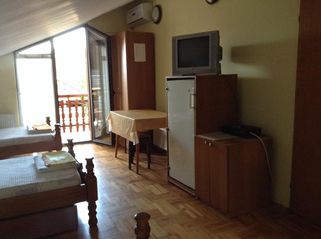 Pansion Velickovic Apartment Niska Banja Room photo